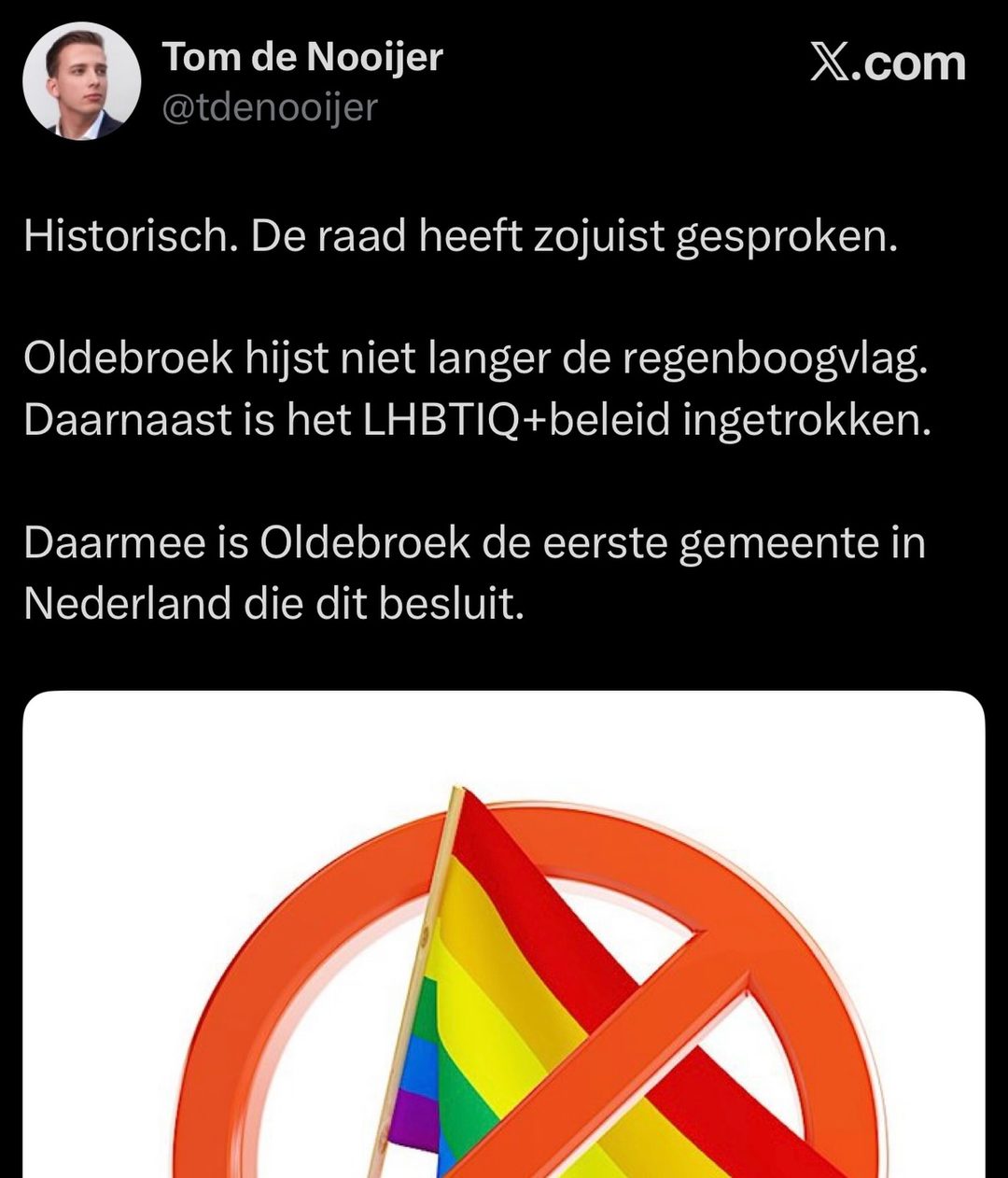 Bericht van Tom de Nooijer op X: Historisch. De raad heeft zojuist gesproken. Oldebroek hijst niet langer de regenboogvlag. Daaronder een regenboogvlag in een verbodsteken.